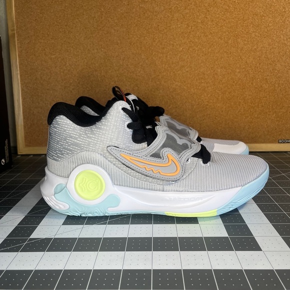 Nike
Kevin Durant
‘Trey 5 x’ - Picture 2 of 11